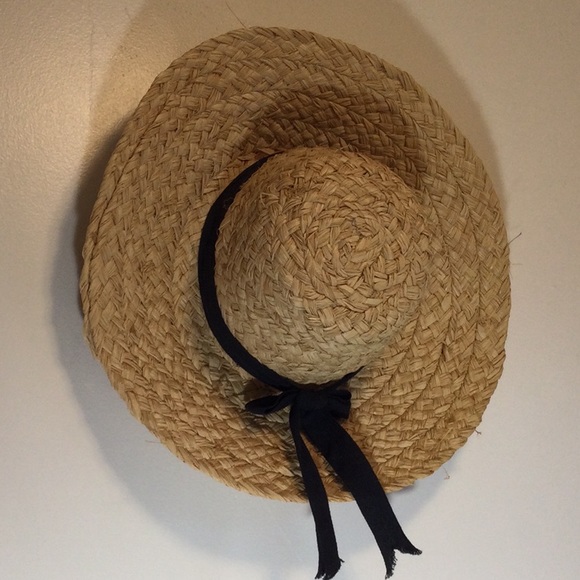 Old Navy straw hat with black bow - Picture 3 of 6